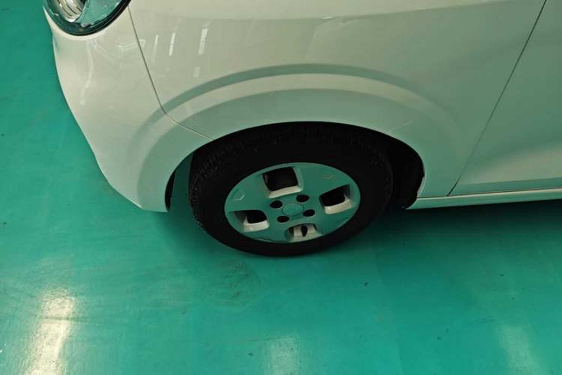 Used Roewe Clever 2021 302 km New Four-Seater Super-Efficient Version Left Front Wheel Hub