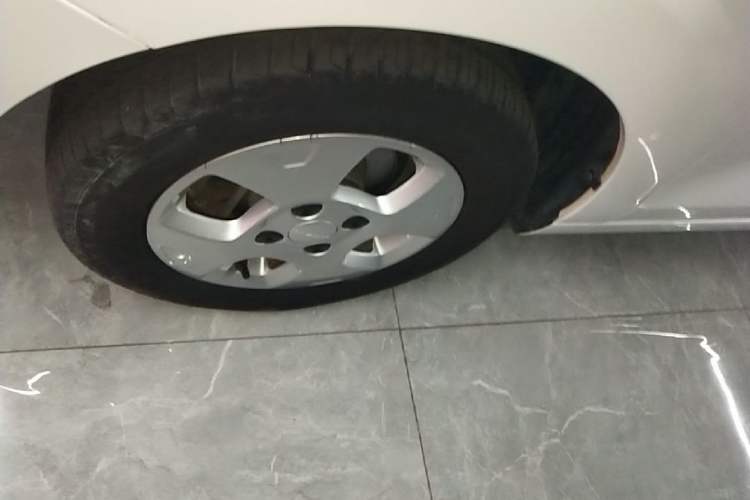Used Roewe Clever 2021 302 km New Four-Seater Super-Efficient Version Left Front Wheel Hub