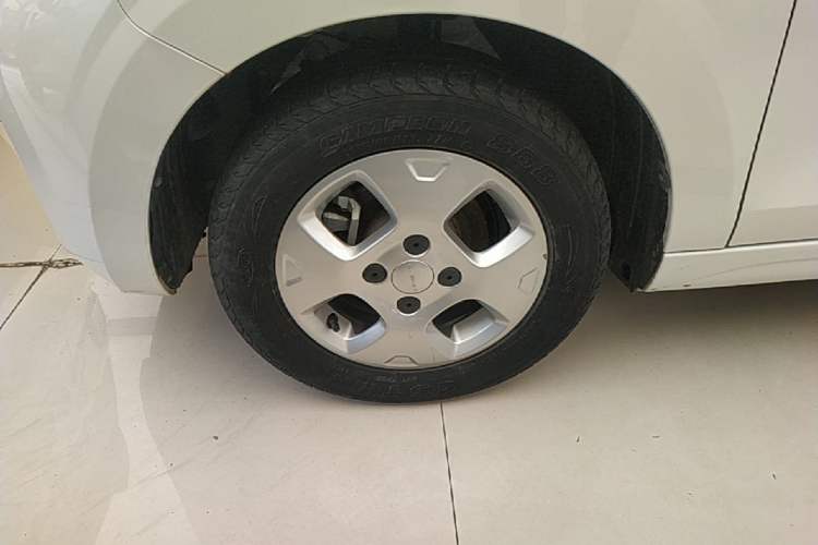 Used Roewe Clever 2021 302 km New Four-Seater Super-Efficient Version Left Front Wheel Hub