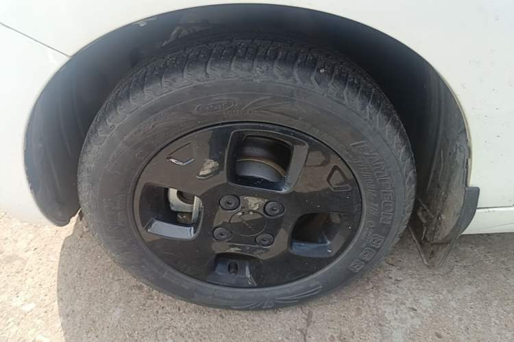 Used Roewe Clever 2021 302 km New Four-Seater Super-Efficient Version Left Front Wheel Hub