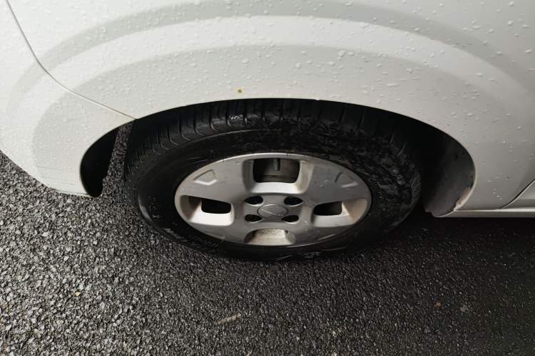 Used Roewe Clever 2021 302 km New Four-Seater Super-Efficient Version Left Front Wheel Hub