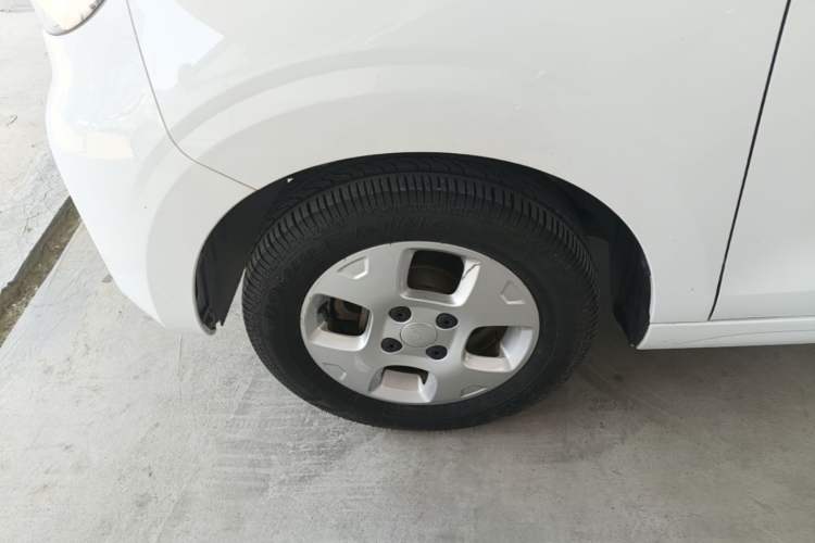 Used Roewe Clever 2021 302 km New Four-Seater Super-Efficient Version Left Front Wheel Hub