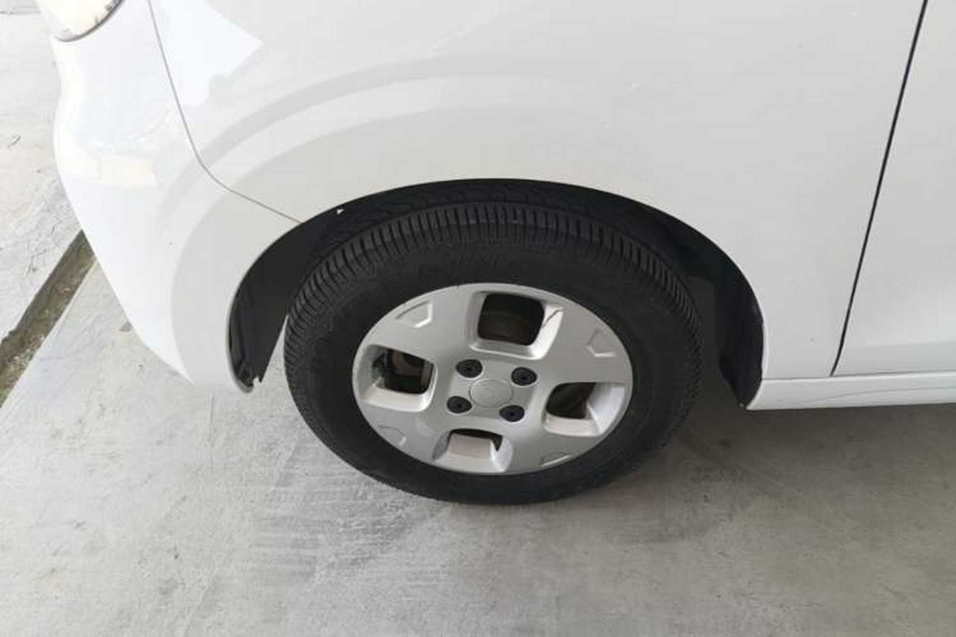 Used Roewe Clever 2021 302 km New Four-Seater Super-Efficient Version Left Front Wheel Hub