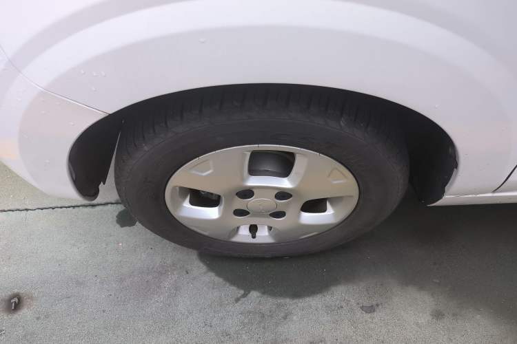 Used Roewe Clever 2021 302 km New Four-Seater Super-Efficient Version Left Front Wheel Hub