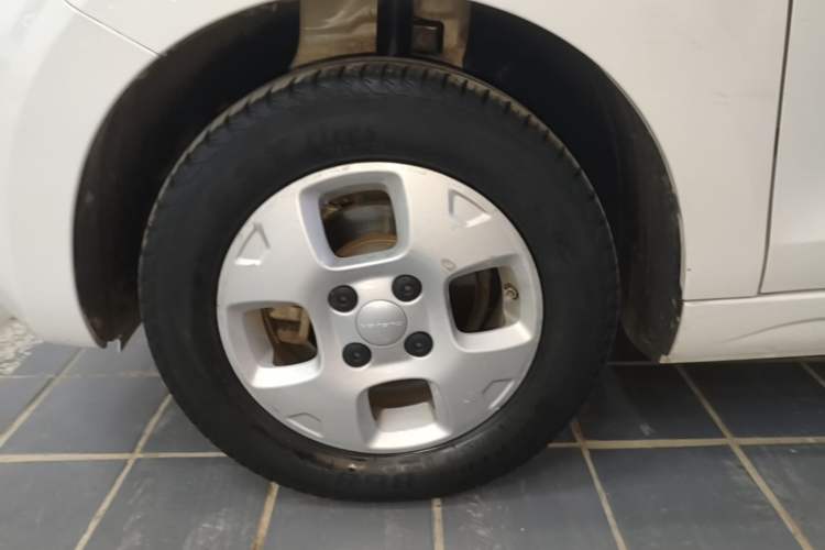 Used Roewe Clever 2021 302 km New Four-Seater Super-Efficient Version Left Front Wheel Hub