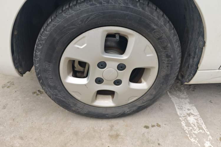 Used Roewe Clever 2021 302 km New Four-Seater Super-Efficient Version Left Front Wheel Hub