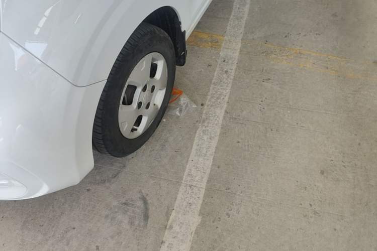 Used Roewe Clever 2021 302 km New Four-Seater Super-Efficient Version Left Front Wheel Hub