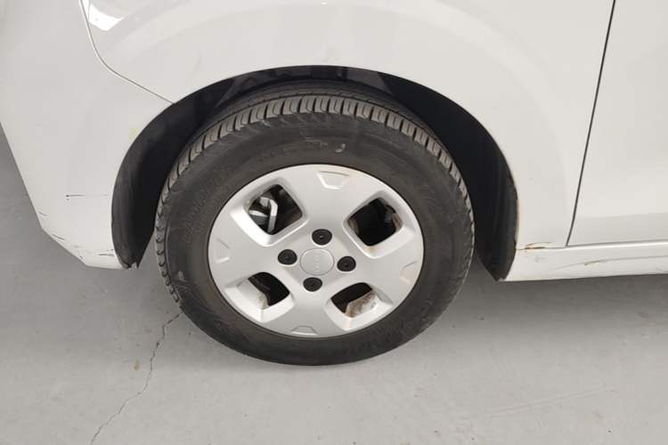 Used Roewe Clever 2021 302 km New Four-Seater Super-Efficient Version Left Front Wheel Hub