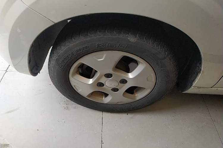 Used Roewe Clever 2021 302 km New Four-Seater Super-Efficient Version Left Front Wheel Hub