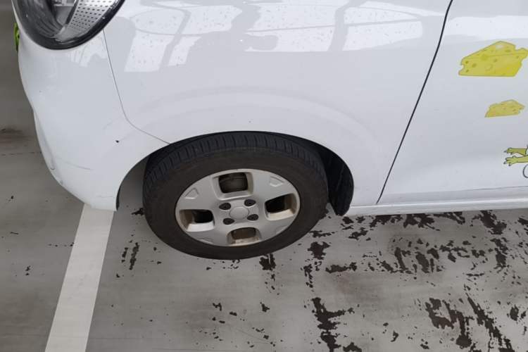 Used Roewe Clever 2021 302 km New Four-Seater Super-Efficient Version Left Front Wheel Hub