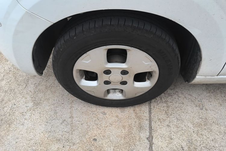 Used Roewe Clever 2021 302 km New Four-Seater Super-Efficient Version Left Front Wheel Hub
