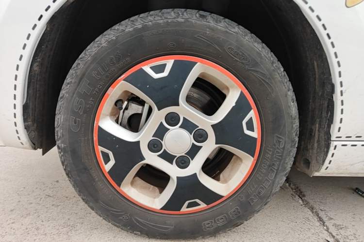 Used Roewe Clever 2021 302 km New Four-Seater Super-Efficient Version Left Front Wheel Hub