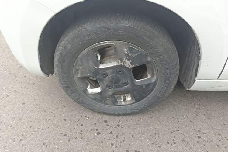 Used Roewe Clever 2021 302 km New Four-Seater Super-Efficient Version Left Front Wheel Hub