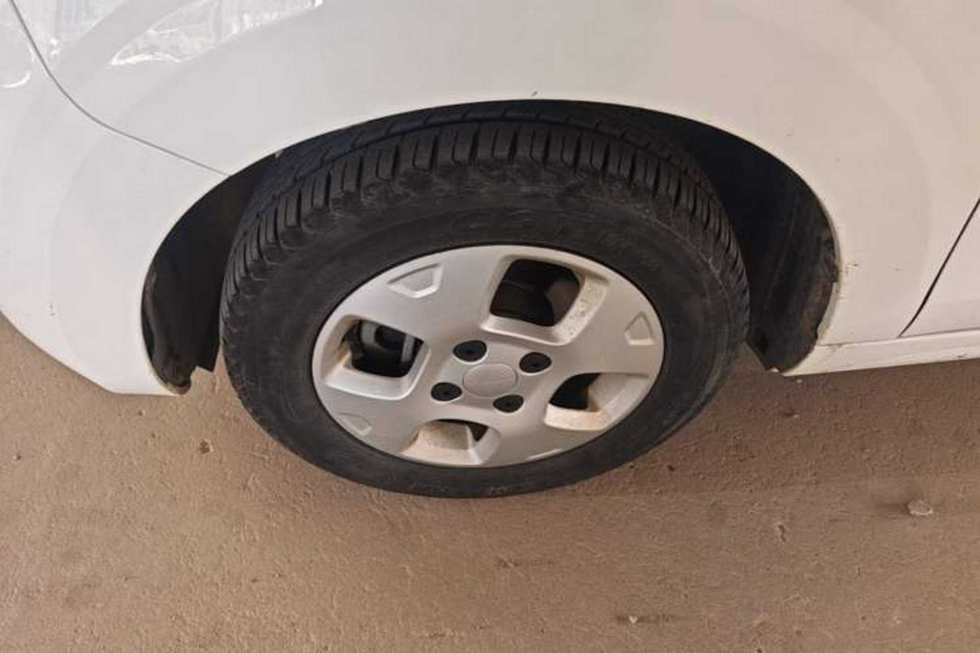 Used Roewe Clever 2021 302 km New Four-Seater Super-Efficient Version Left Front Wheel Hub