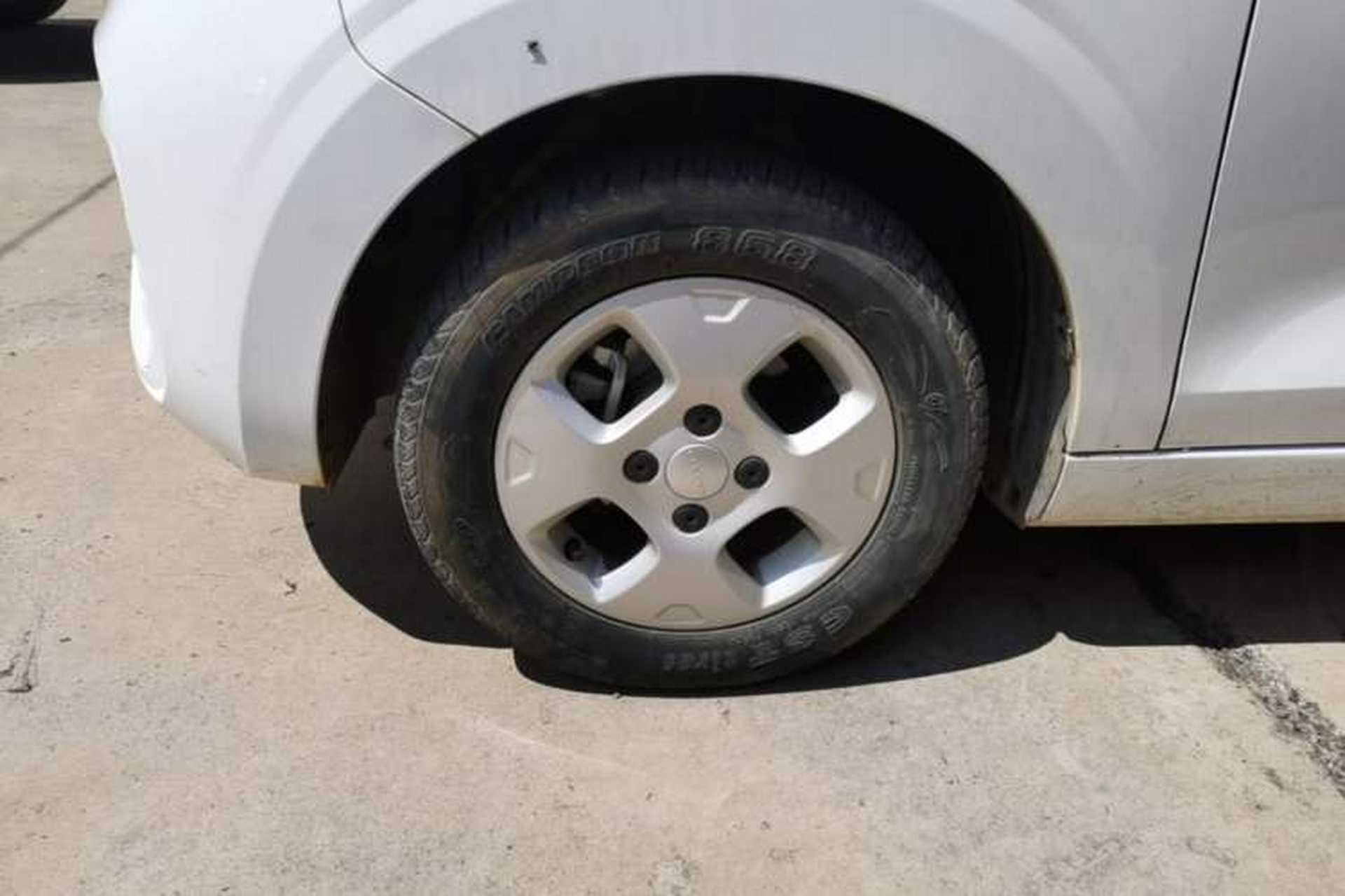Used Roewe Clever 2021 302 km New Four-Seater Super-Efficient Version Left Front Wheel Hub