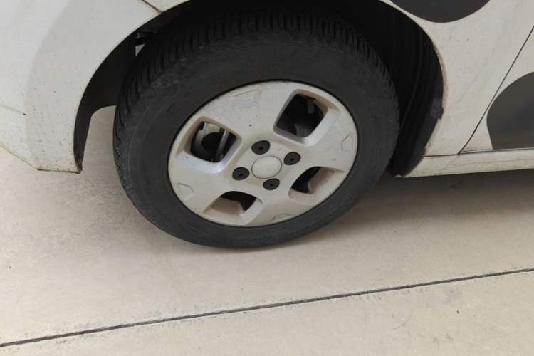 Used Roewe Clever 2021 302 km New Four-Seater Super-Efficient Version Left Front Wheel Hub
