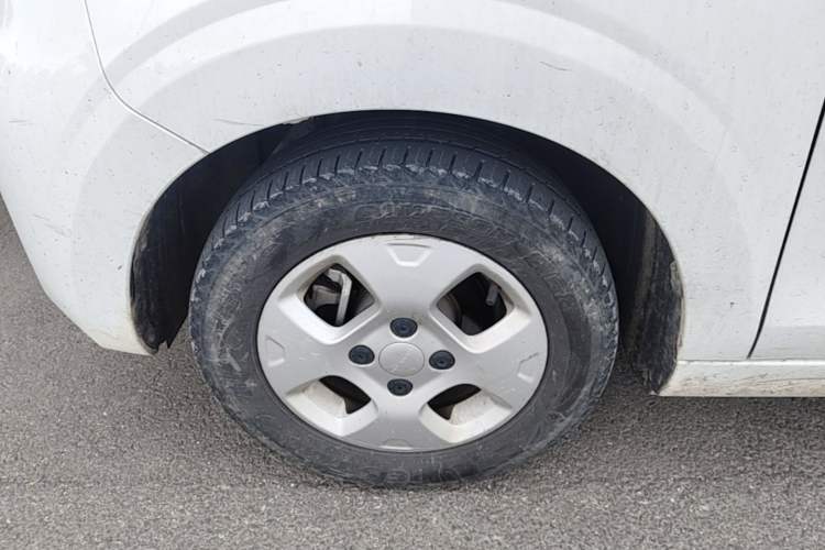 Used Roewe Clever 2021 302 km New Four-Seater Super-Efficient Version Left Front Wheel Hub
