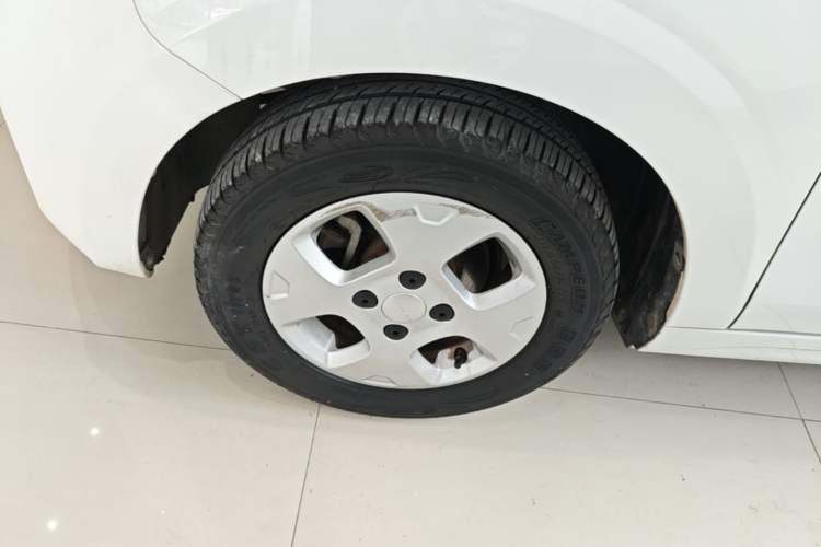 Used Roewe Clever 2021 302 km New Four-Seater Super-Efficient Version Left Front Wheel Hub