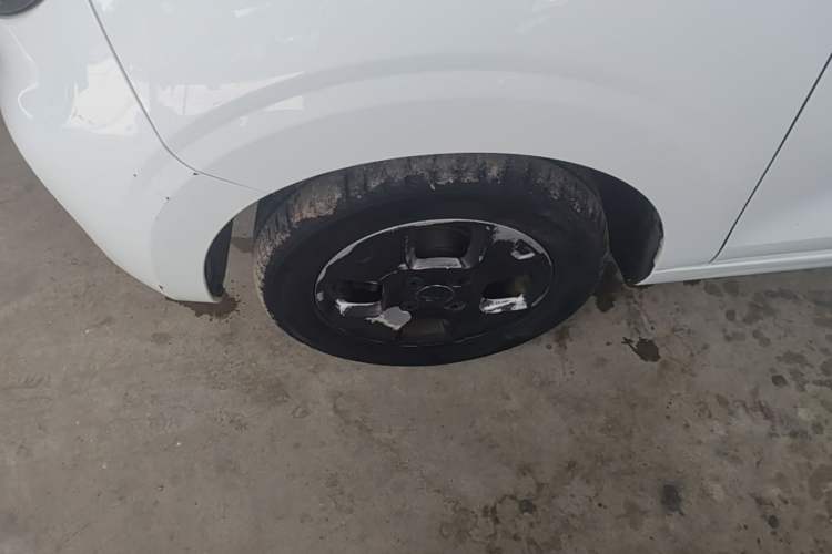 Used Roewe Clever 2021 302 km New Four-Seater Super-Efficient Version Left Front Wheel Hub