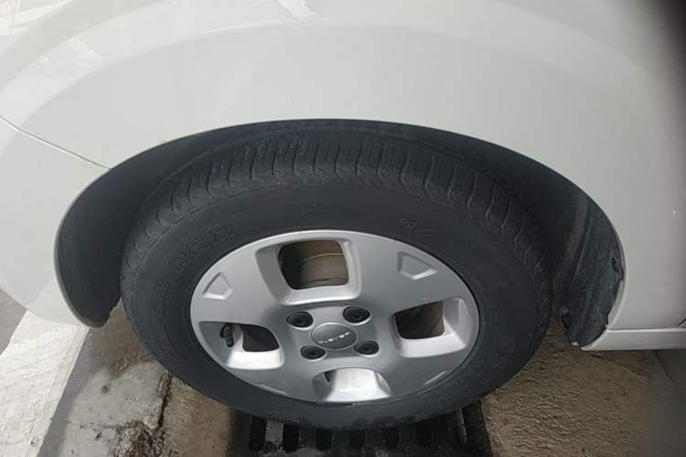 Used Roewe Clever 2021 302 km New Four-Seater Super-Efficient Version Left Front Wheel Hub