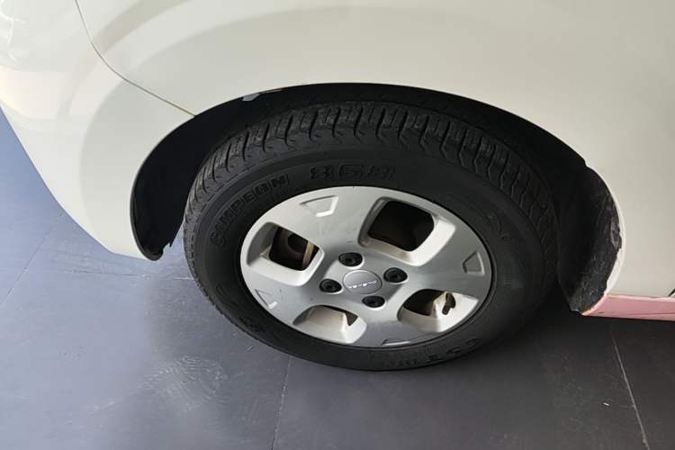 Used Roewe Clever 2021 302 km New Four-Seater Super-Efficient Version Left Front Wheel Hub