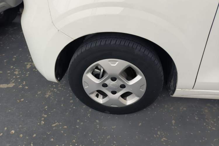 Used Roewe Clever 2021 302 km New Four-Seater Super-Efficient Version Left Front Wheel Hub