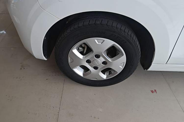 Used Roewe Clever 2021 302 km New Four-Seater Super-Efficient Version Left Front Wheel Hub