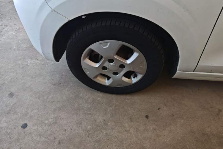 Used Roewe Clever 2021 302 km New Four-Seater Super-Efficient Version Left Front Wheel Hub