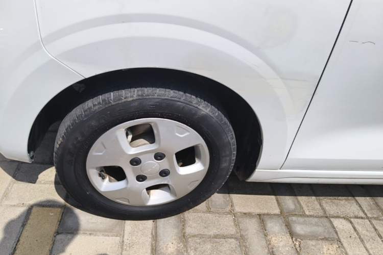 Used Roewe Clever 2021 302 km New Four-Seater Super-Efficient Version Left Front Wheel Hub