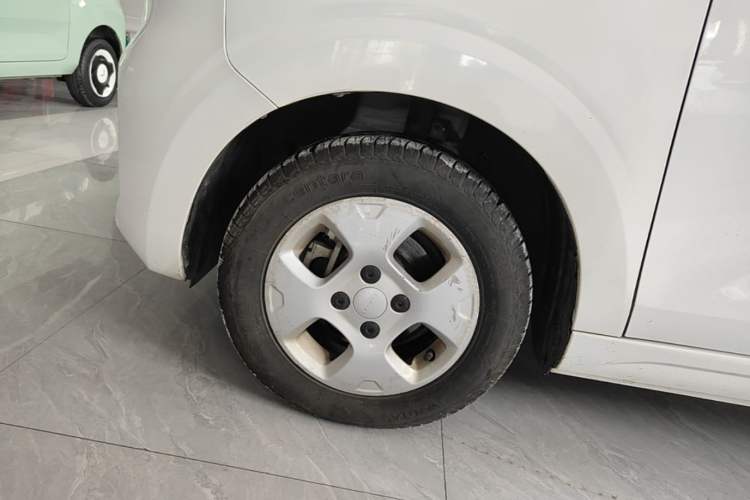 Used Roewe Clever 2021 302 km New Four-Seater Super-Efficient Version Left Front Wheel Hub