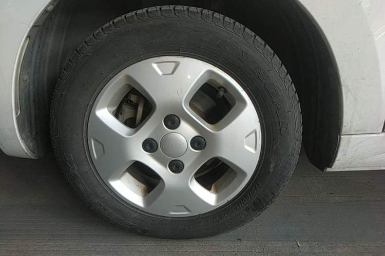 Used Roewe Clever 2021 302 km New Four-Seater Super-Efficient Version Left Front Wheel Hub