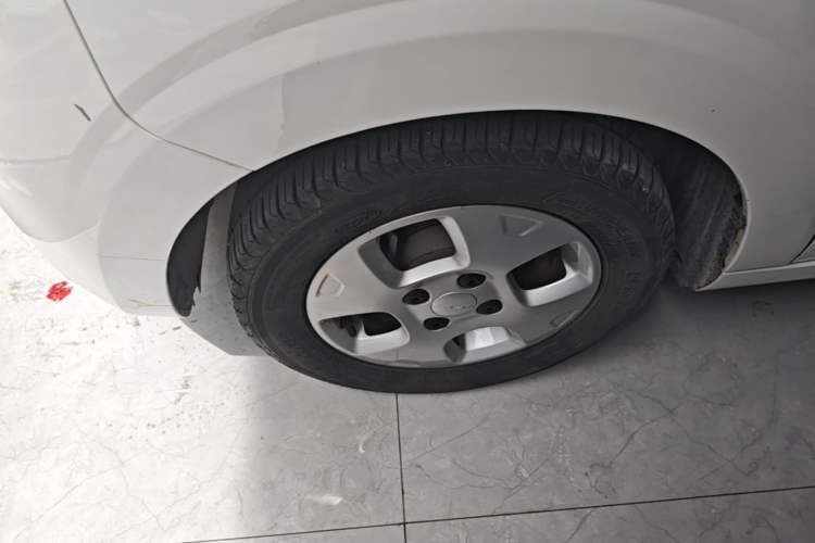Used Roewe Clever 2021 302 km New Four-Seater Super-Efficient Version Left Front Wheel Hub