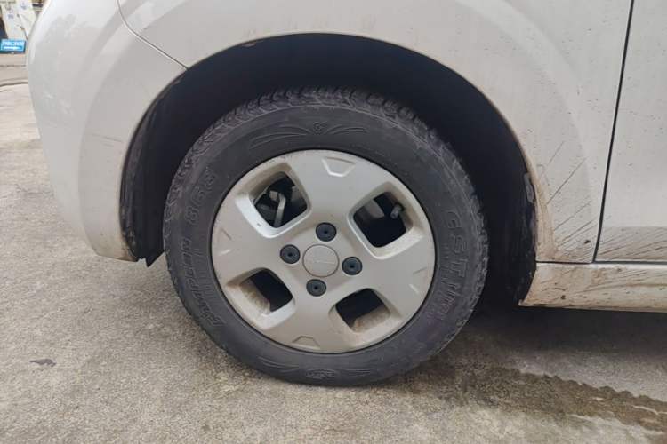 Used Roewe Clever 2021 302 km New Four-Seater Super-Efficient Version Left Front Wheel Hub