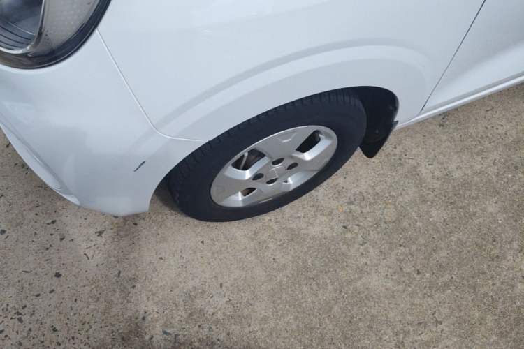 Used Roewe Clever 2021 302 km New Four-Seater Super-Efficient Version Left Front Wheel Hub