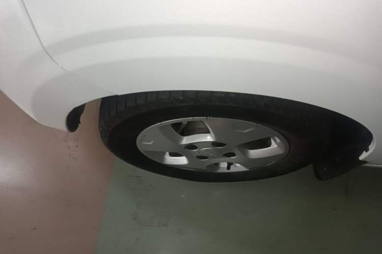 Used Roewe Clever 2021 302 km New Four-Seater Super-Efficient Version Left Front Wheel Hub