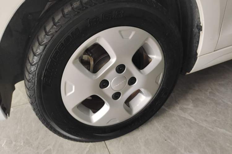 Used Roewe Clever 2021 302km All-Round Version Left Front Wheel Hub