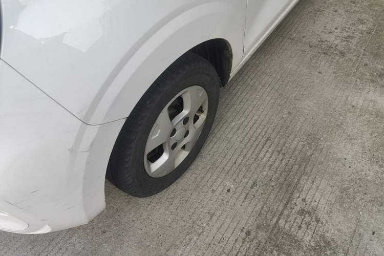 Used Roewe Clever 2021 302 km New Four-Seater Super-Efficient Version Left Front Wheel Hub