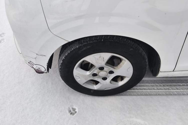 Used Roewe Clever 2021 302 km New Four-Seater Super-Efficient Version Left Front Wheel Hub