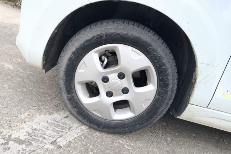 Used Roewe Clever 2021 302 km New Four-Seater Super-Efficient Version Left Front Wheel Hub