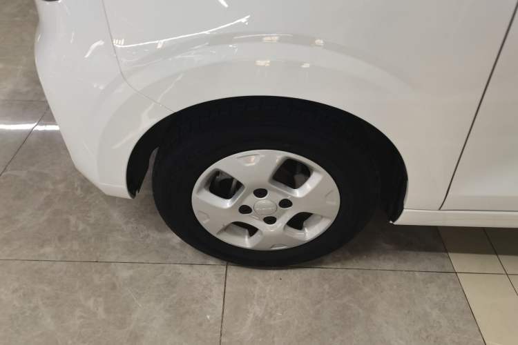 Used Roewe Clever 2021 302 km New Four-Seater Super-Efficient Version Left Front Wheel Hub
