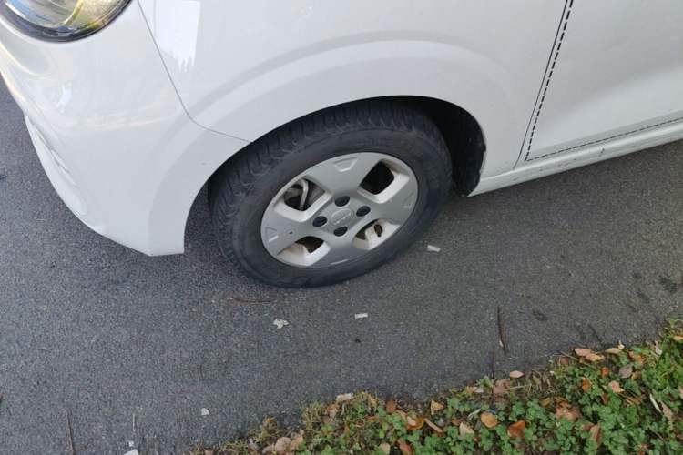 Used Roewe Clever 2021 302 km New Four-Seater Super-Efficient Version Left Front Wheel Hub