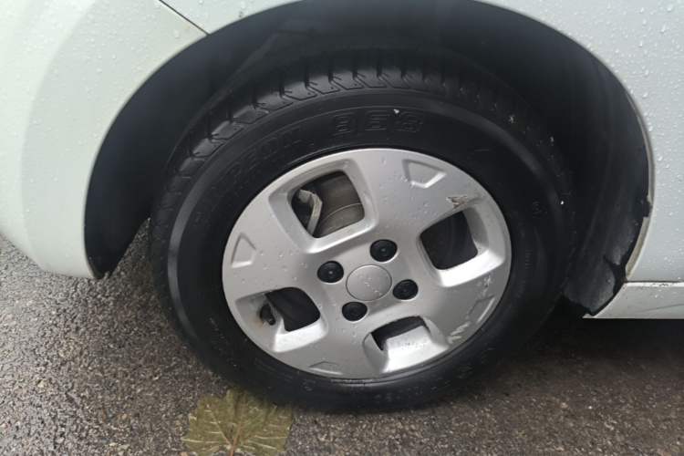 Used Roewe Clever 2021 302 km New Four-Seater Super-Efficient Version Left Front Wheel Hub