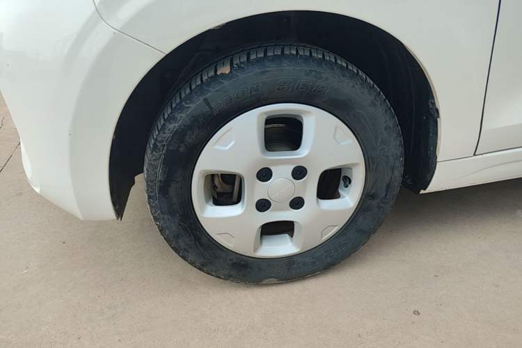 Used Roewe Clever 2021 302 km New Four-Seater Super-Efficient Version Left Front Wheel Hub