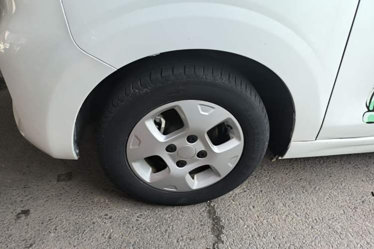 Used Roewe Clever 2021 302 km New Four-Seater Super-Efficient Version Left Front Wheel Hub