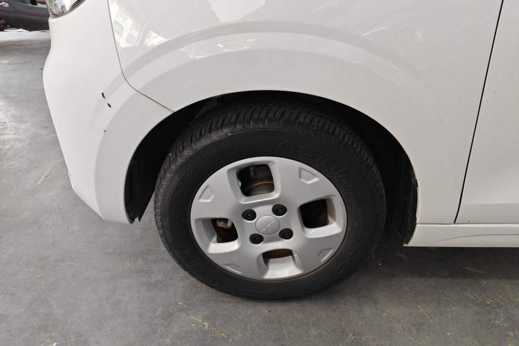 Used Roewe Clever 2021 302 km New Four-Seater Super-Efficient Version Left Front Wheel Hub