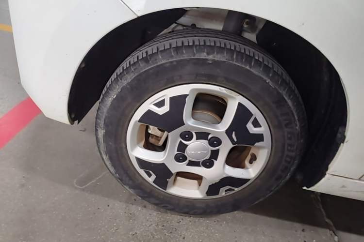 Used Roewe Clever 2021 302 km New Four-Seater Super-Efficient Version Left Front Wheel Hub