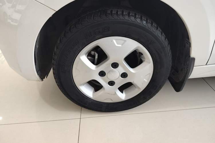 Used Roewe Clever 2021 302 km New Four-Seater Super-Efficient Version Left Front Wheel Hub
