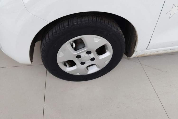 Used Roewe Clever 2021 302 km New Four-Seater Super-Efficient Version Left Front Wheel Hub