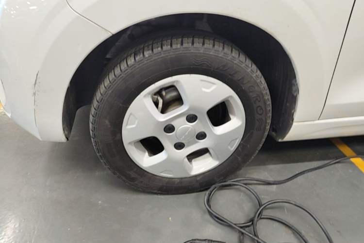 Used Roewe Clever 2021 302 km New Four-Seater Super-Efficient Version Left Front Wheel Hub