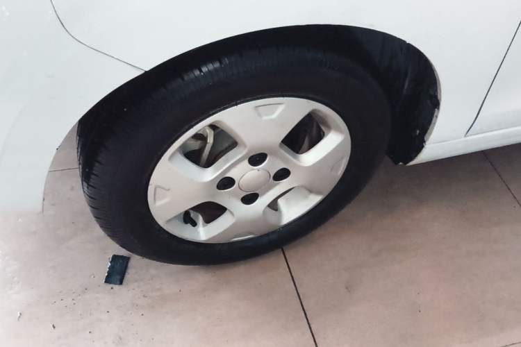 Used Roewe Clever 2021 302 km New Four-Seater Super-Efficient Version Left Front Wheel Hub